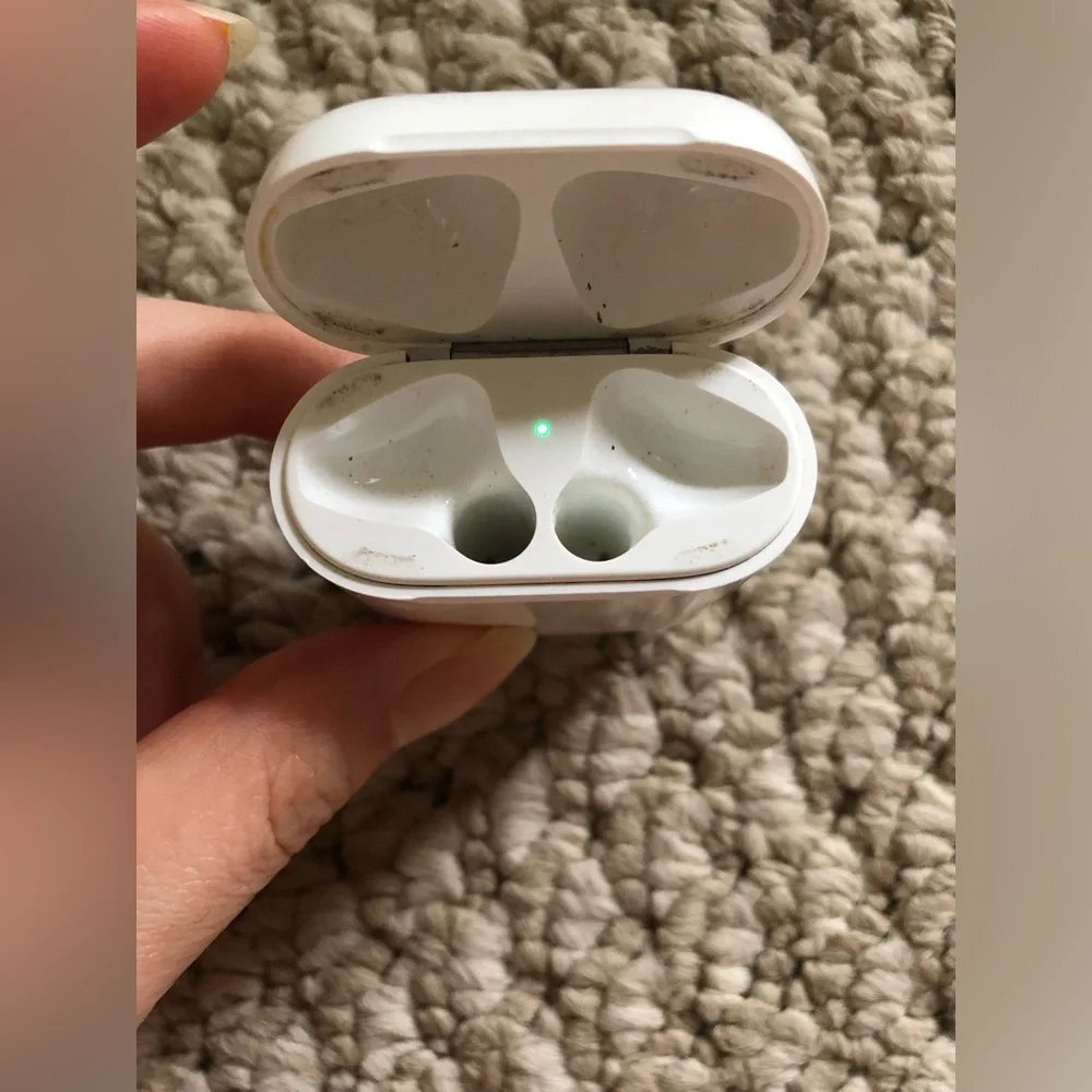 Apple Airpods 2nd Gen Authentic Replacement Charging Case A1602 & left airpod